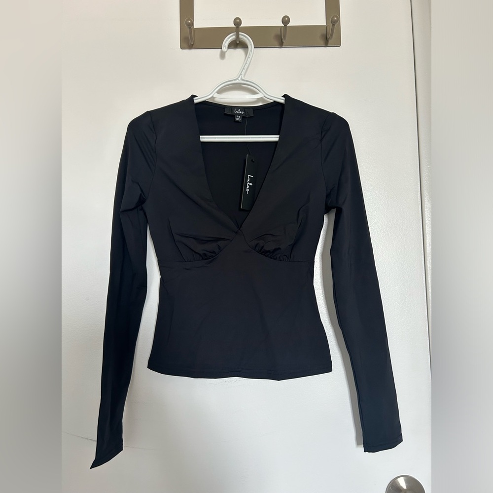 XS Lulu black knit V-neck long sleeve shirt